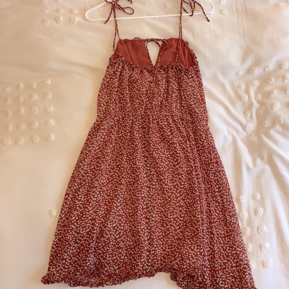 Princess Polly Red Floral dress - Picture 3 of 4